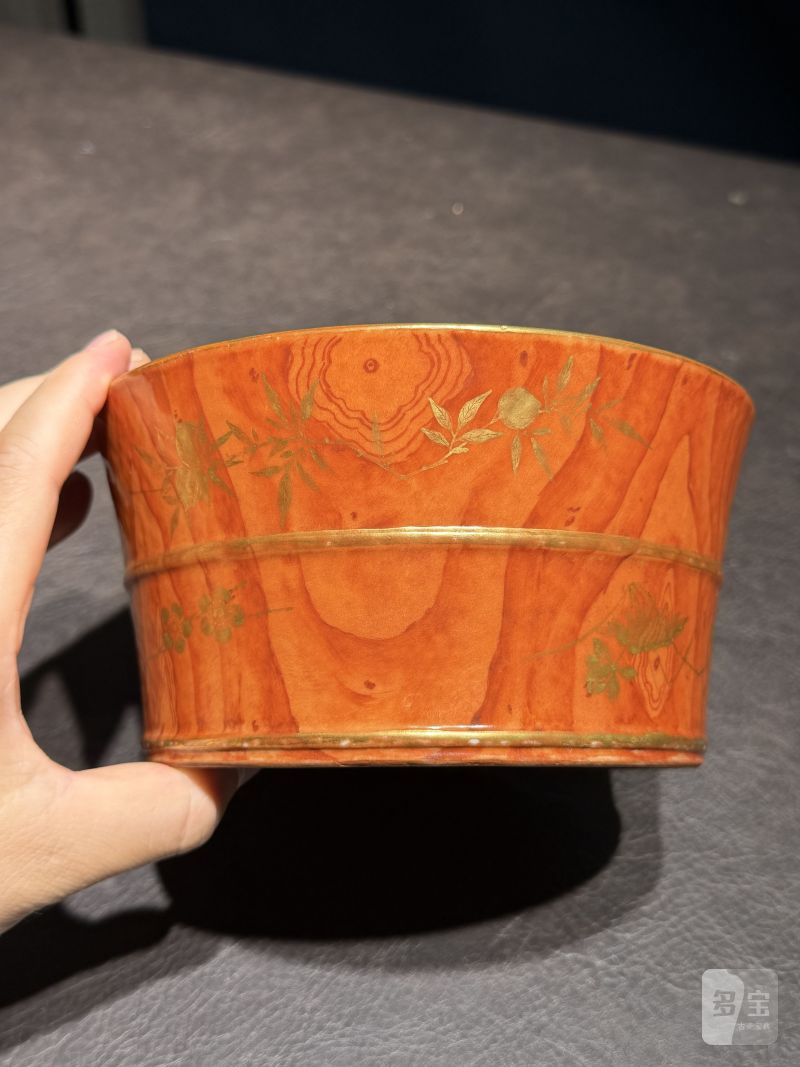 清乾隆 木纹釉描金花卉弦纹笔洗（配木座） - 图7